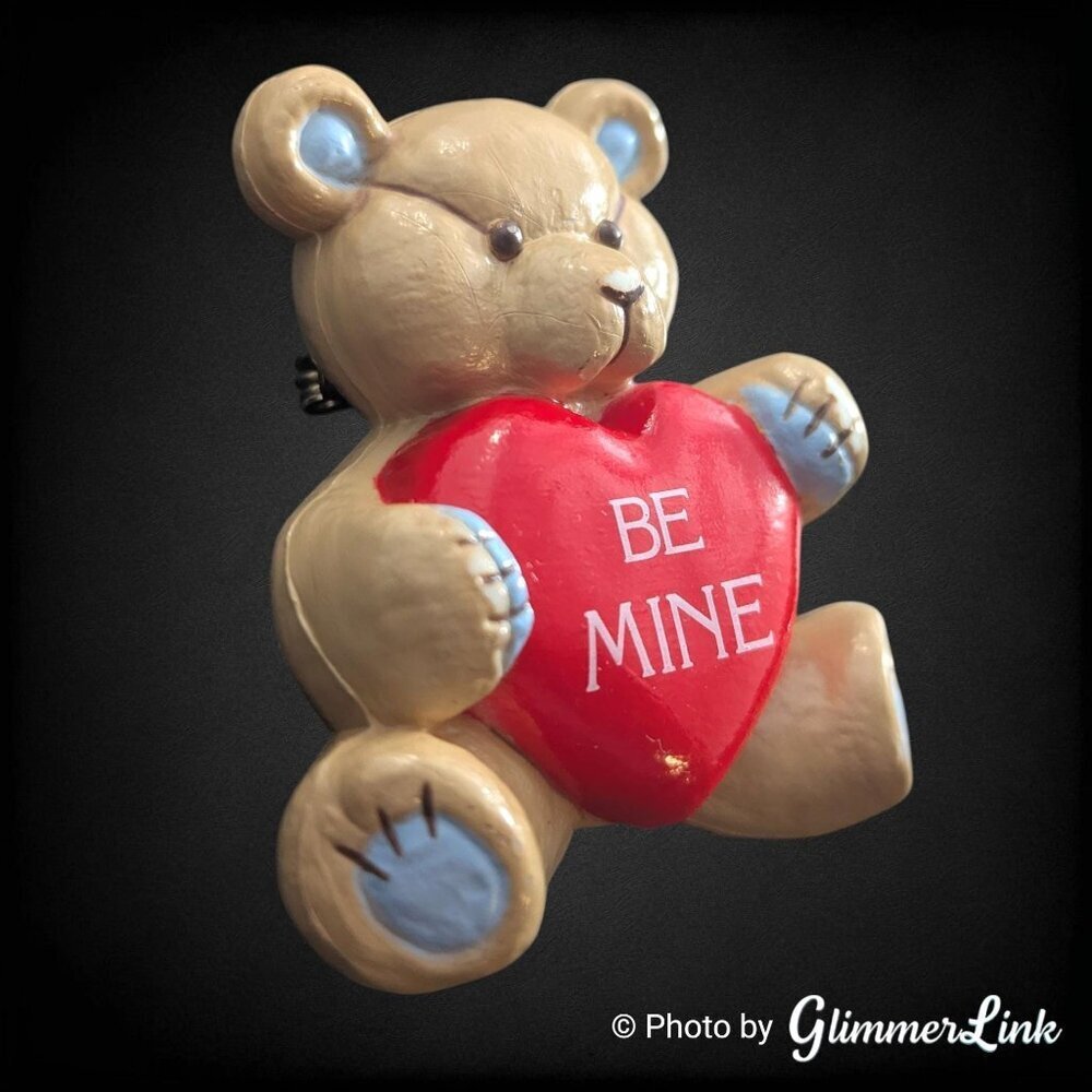 Vintage Teddy Hugglesbie Gibson Greetings Valentine Bear Be Mine Heart Brooch - Picture 2 of 8